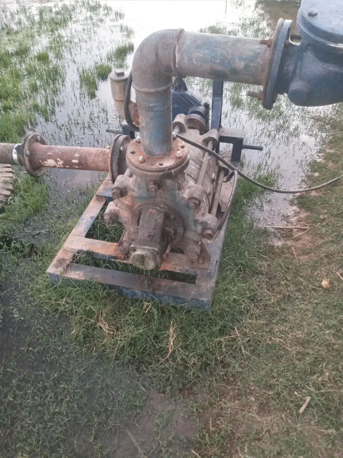 پمپ آب ، چهار پایه|ماشینآلات صنعتی|ویسیان, |دیوار