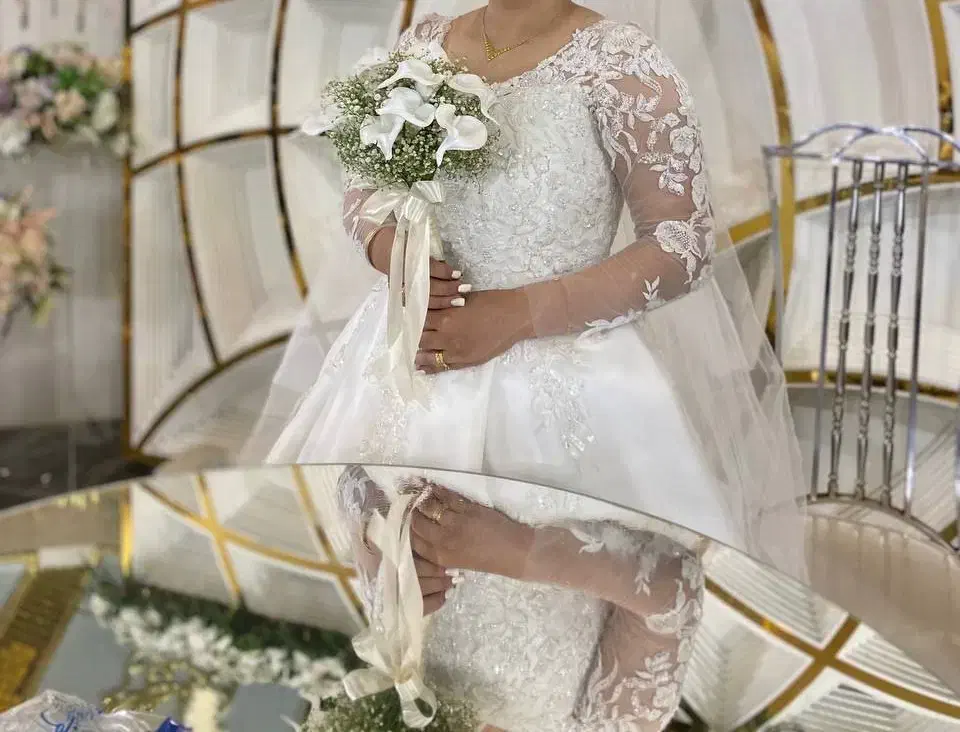 لباس عروس|لباس|رشت, ولکس|دیوار