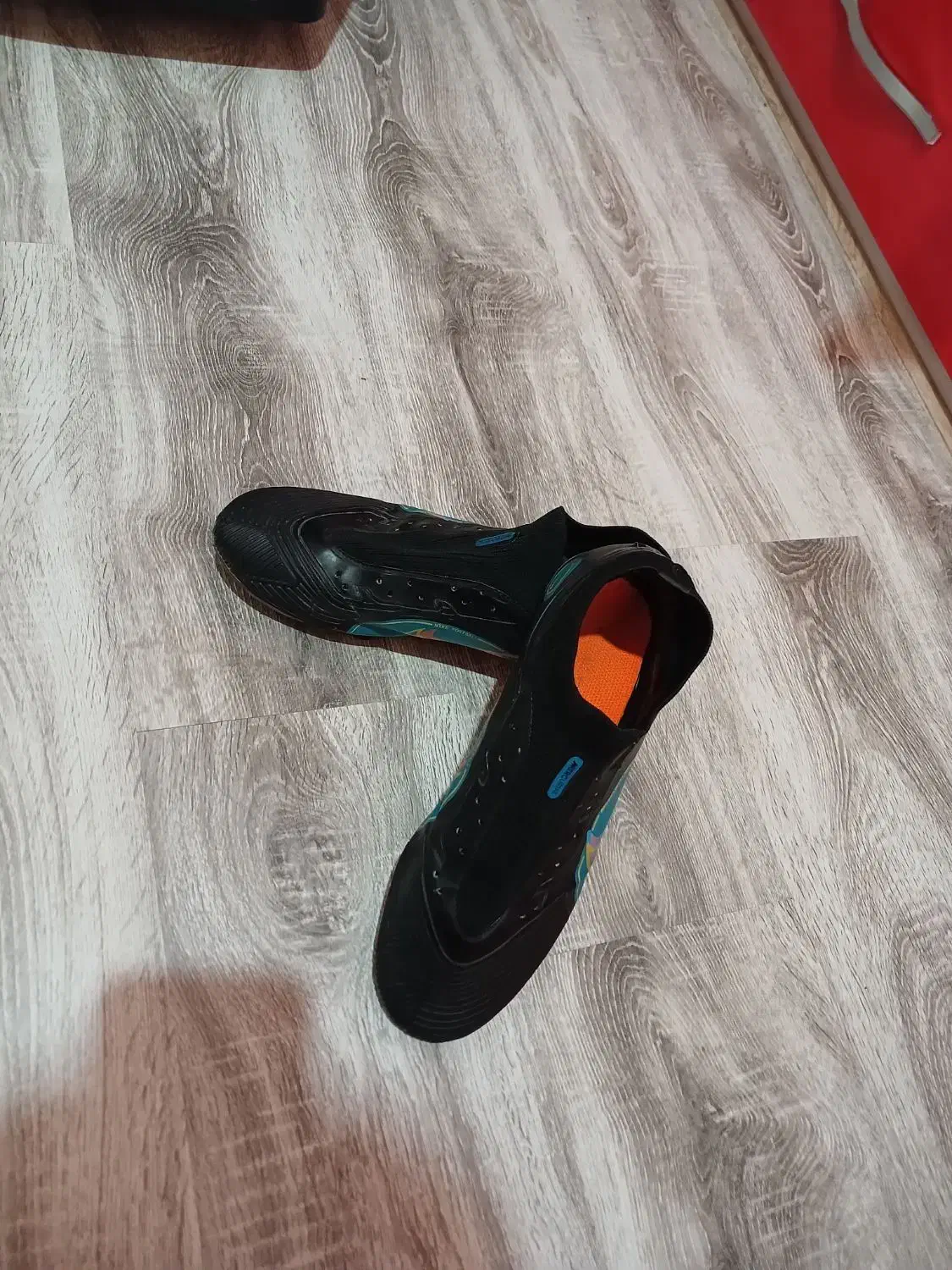 کفش فوتبال میخی|ورزش‌های توپی|ایلخچی, |دیوار