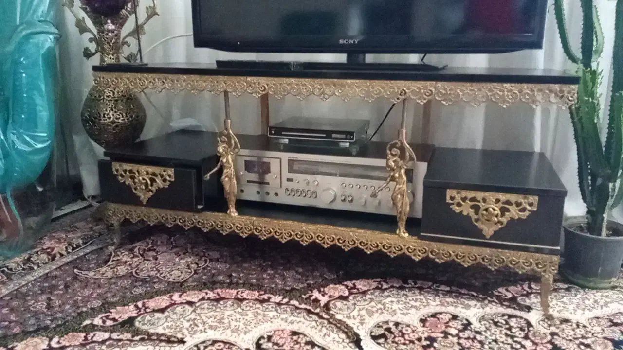 ساعت ایستاده تمام برنز  به همراه یک تلویزیون برنز|ساعت دیواری و تزئینی|الشتر, |دیوار