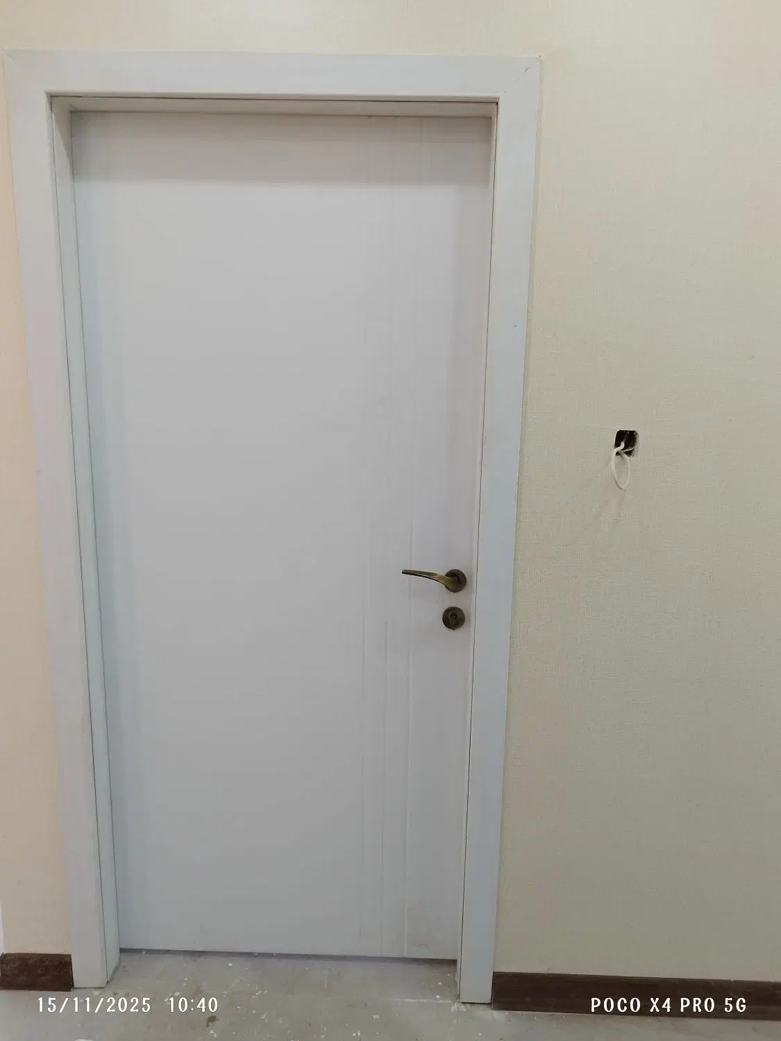 نصاب انواع درب چوبی اتاق وسرویس|خدمات پیشه و مهارت|کرمان, |دیوار