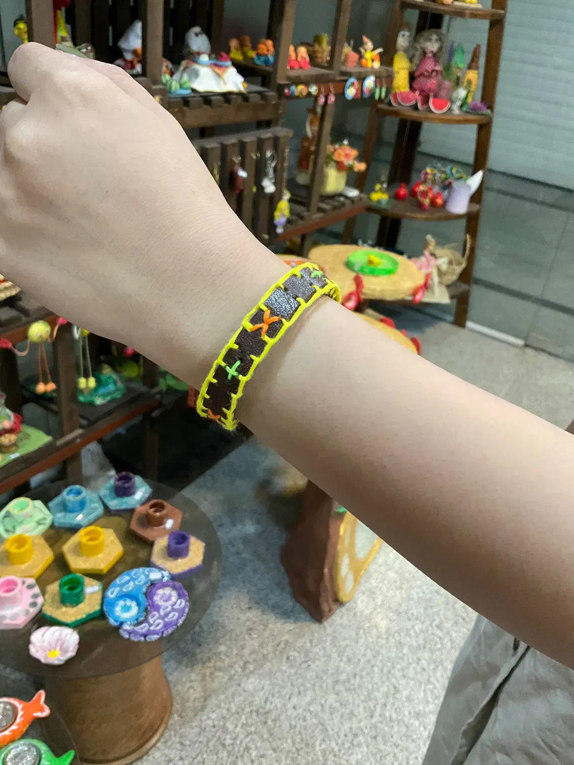 دستبندهای چرمی با طرحهای سنتی|جواهرات|کرمان, |دیوار