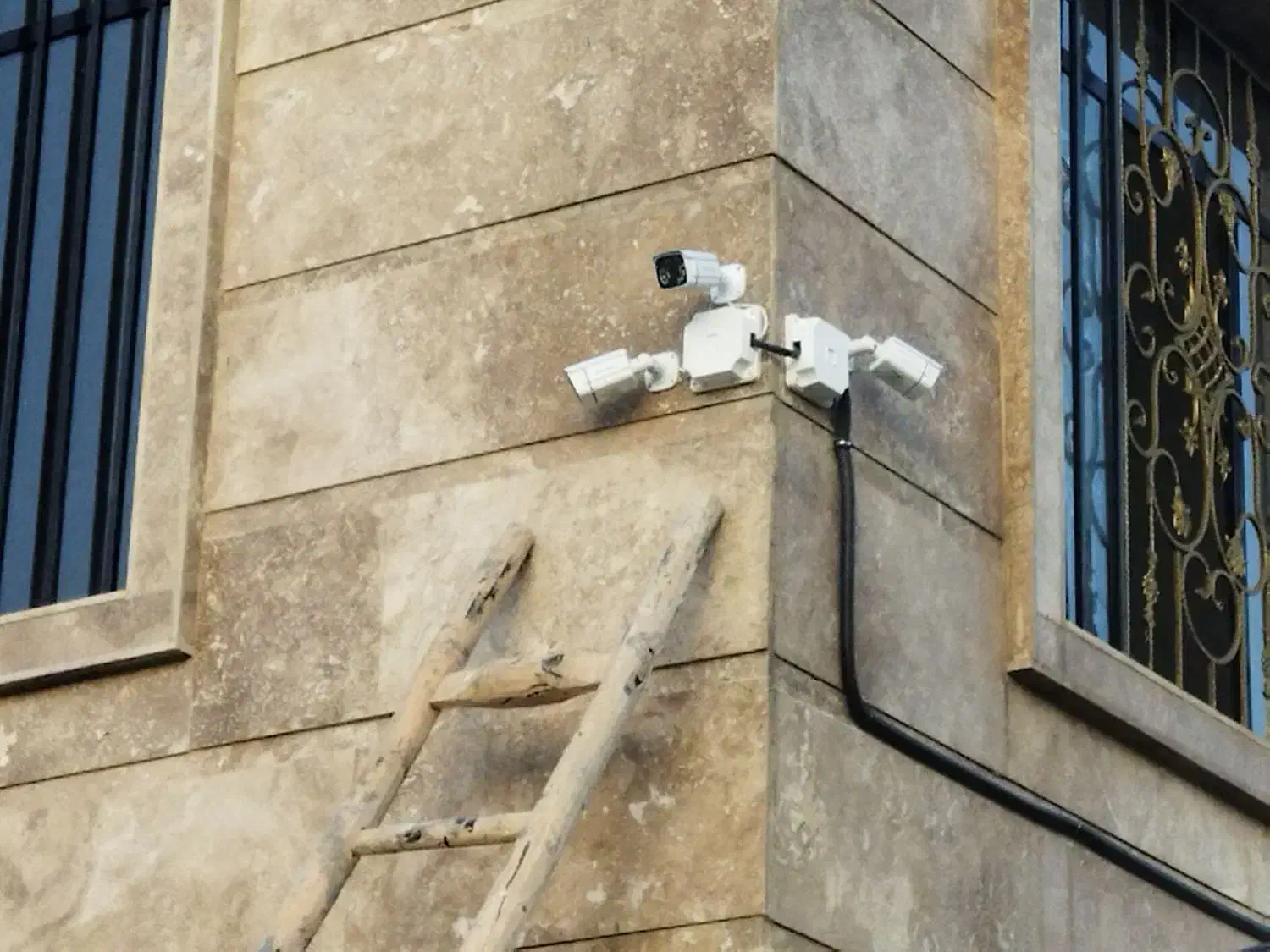 نصب و عیب یابی دوربین مداربسته و دزدگیر اماکن|خدمات پیشه و مهارت|کرمانشاه, |دیوار