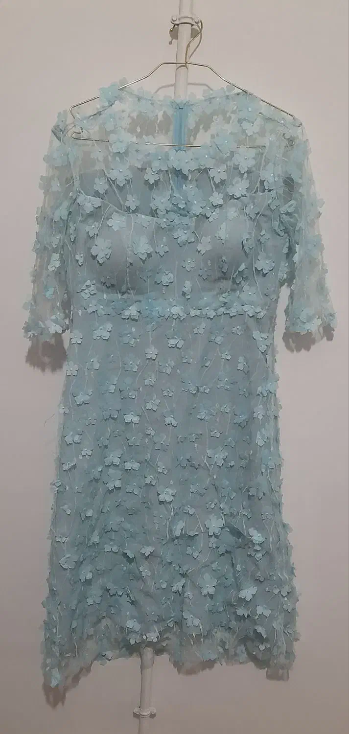 لباس مجلسی|لباس|صحنه, |دیوار