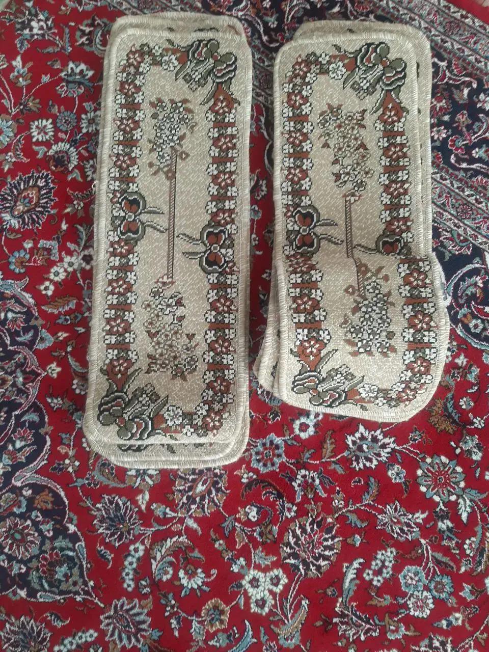 رو پله ای در حد نو سالم|گلیم، جاجیم، گبه|همدان, |دیوار