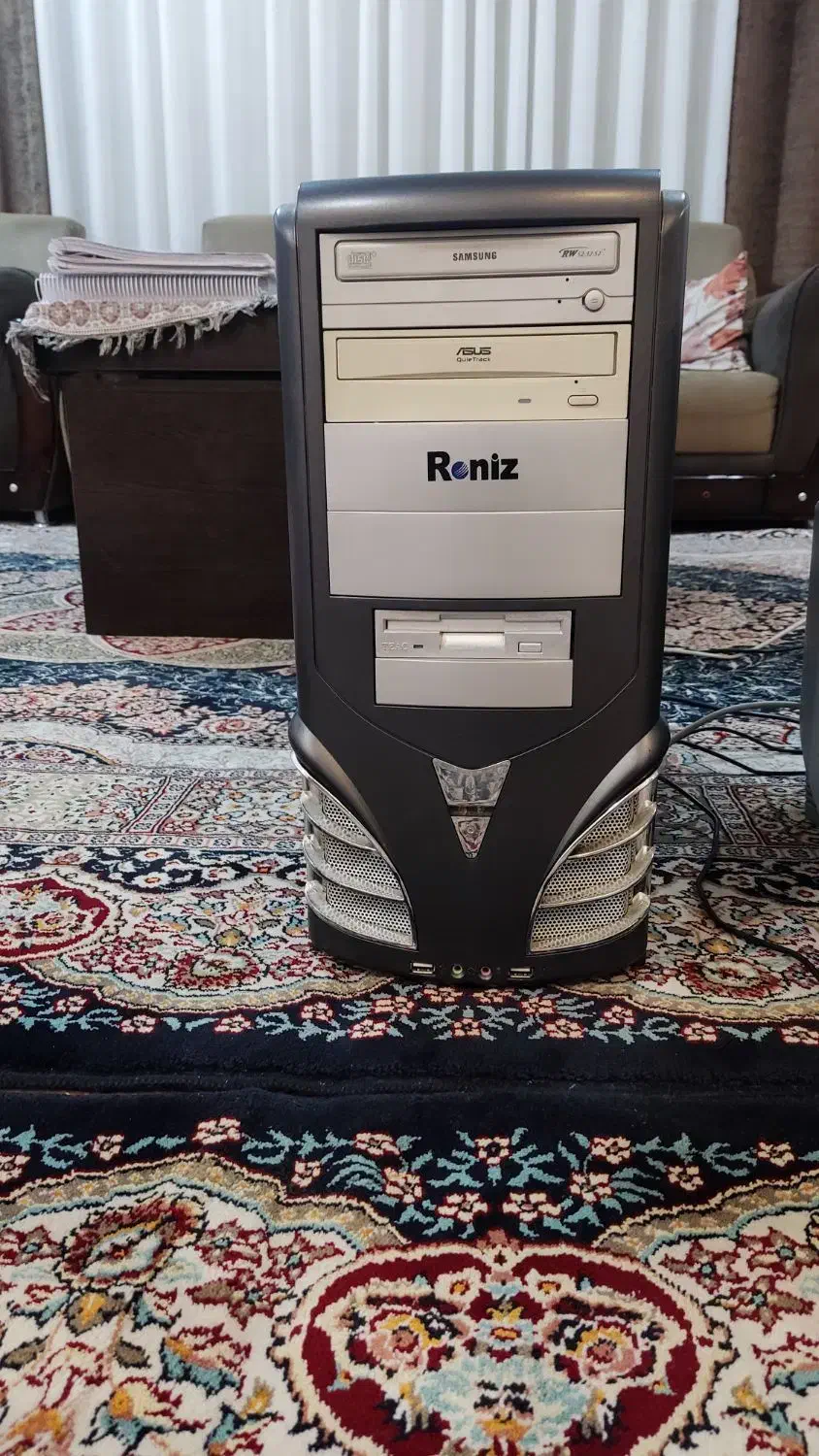 کامپیوتر قدیمی|رایانه رومیزی|شهرکرد, |دیوار