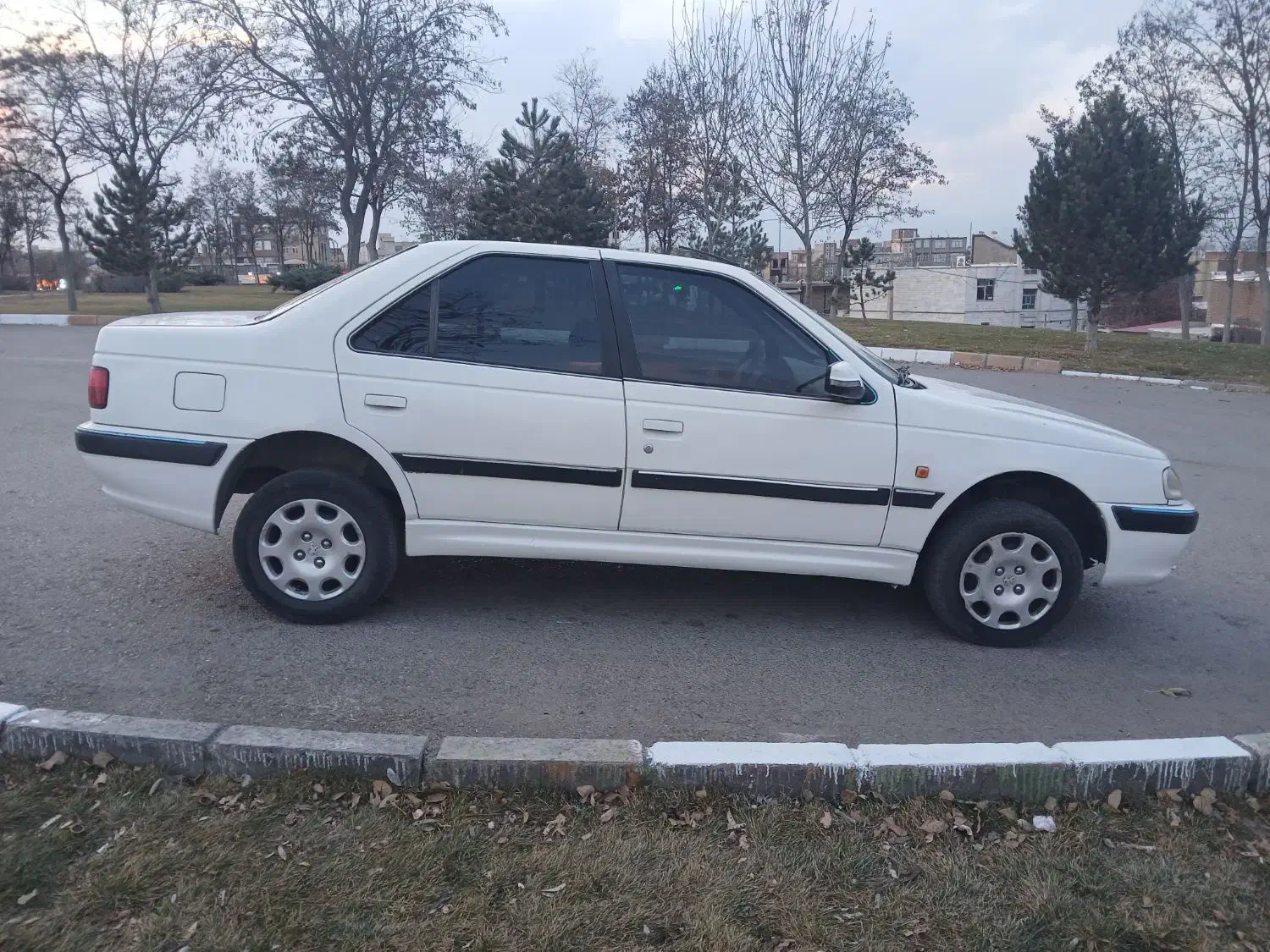 پژو پارس سفید مدل ۱۳۸۸|خودرو سواری و وانت|اردبیل, |دیوار