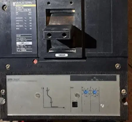 کلیداتوماتیک 1000آمپر نونو مرلینMERLIN GERIN|ابزارآلات|اردکان, |دیوار