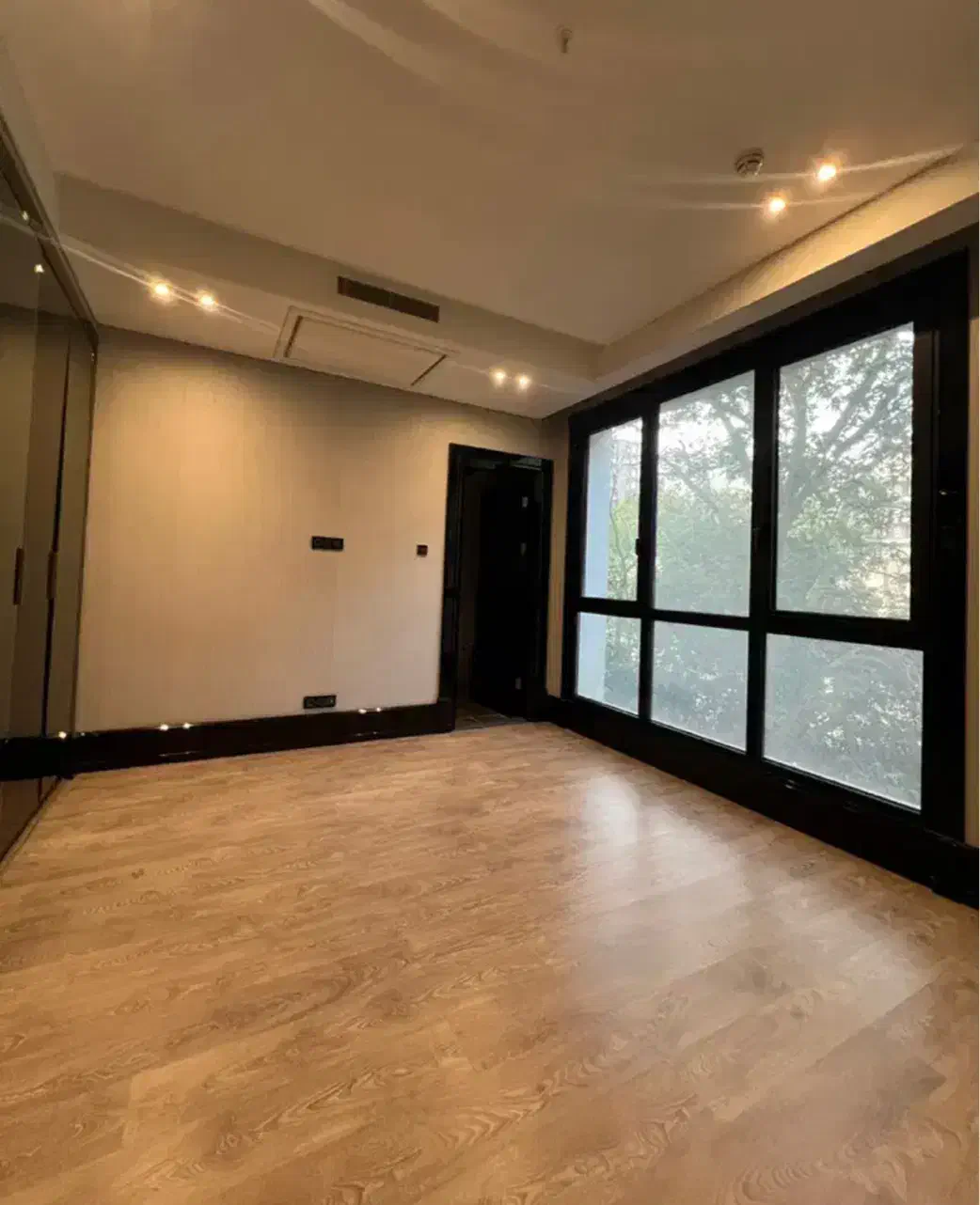 ۹۵ متر فول نوساز بدون مشابه تاپ لوکیشن