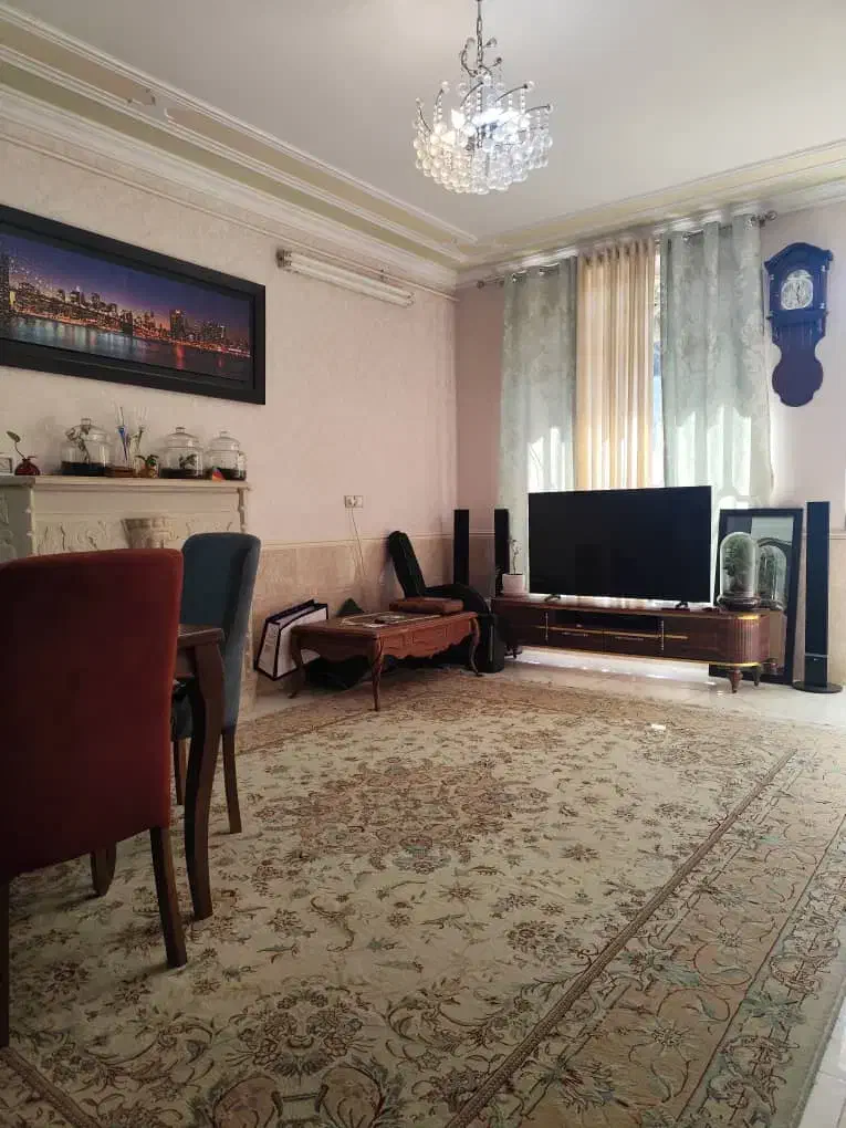 رهن و اجاره هر دو طبقه ویلایی واقع در دولت شرقی|اجارهٔ خانه و ویلا|شیراز, کوشک میدان|دیوار