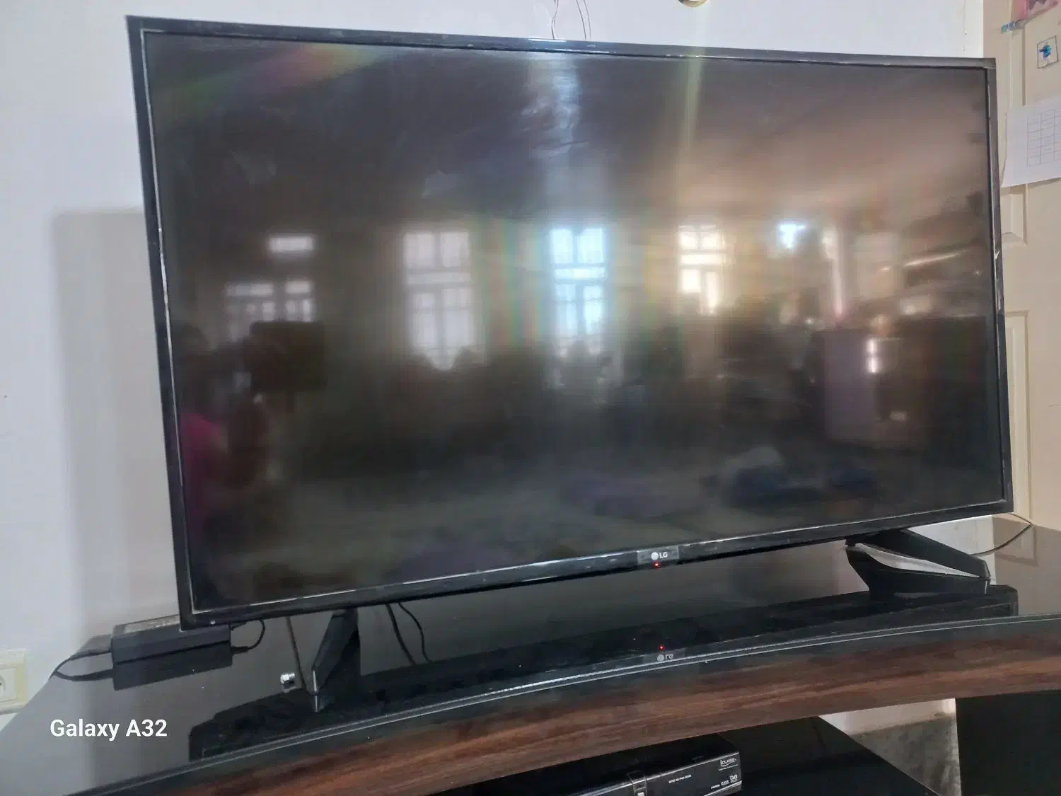 تلویزیون ال ای دی ال جی ۴۹اینچ دارای کارتون|تلویزیون و پروژکتور|اسلامآباد غرب, |دیوار