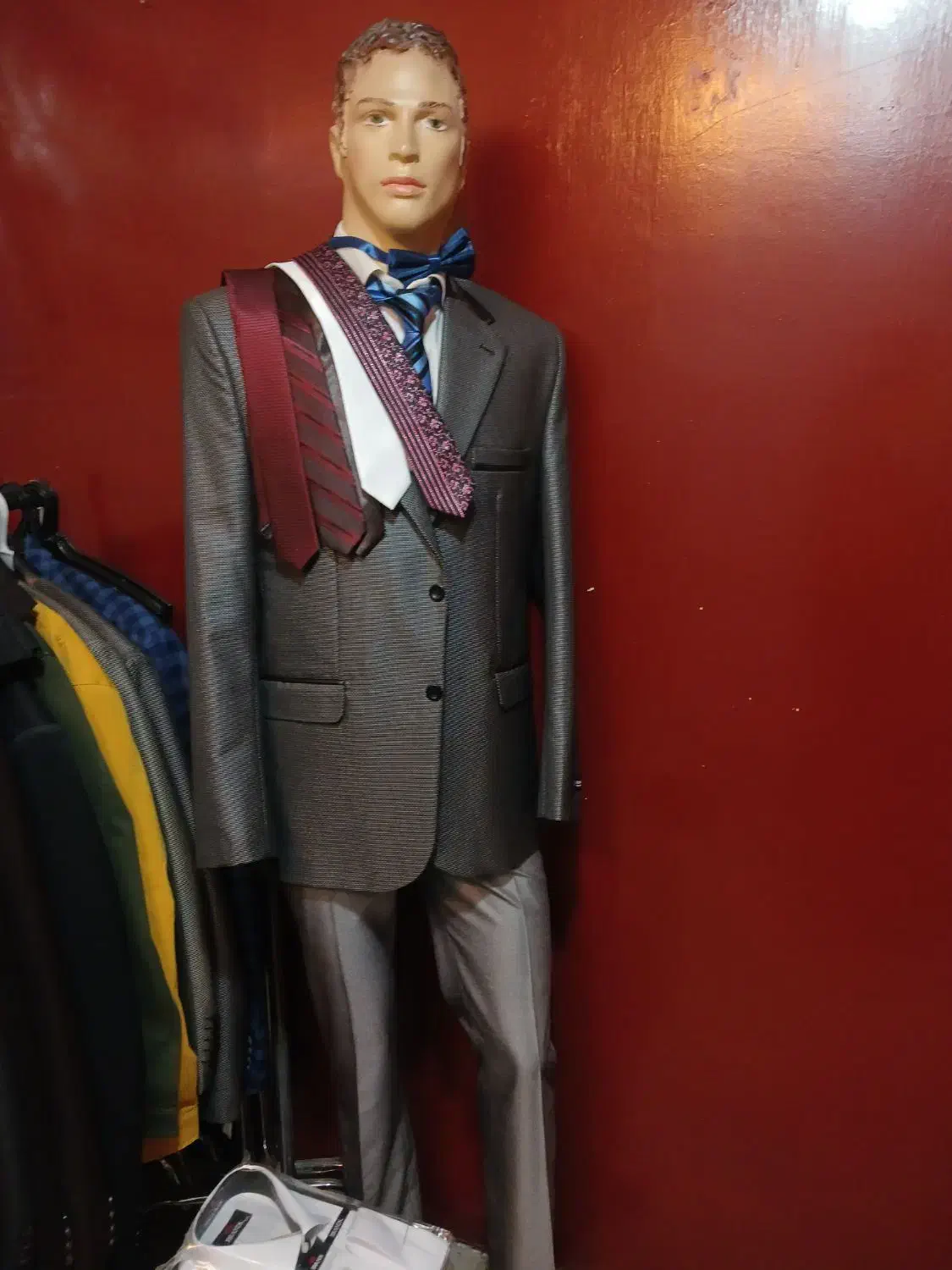 تولیدی کت و شلوار و شلوار تک|لباس|اصفهان, نقش جهان|دیوار