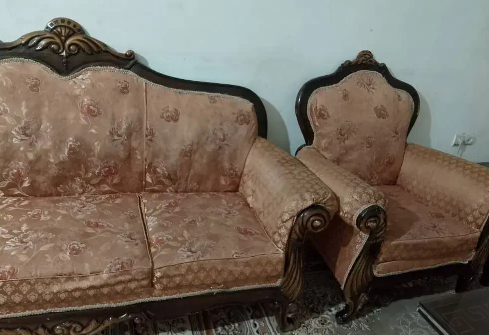 مبل ۷ نفره چوب گردو تمیز|مبلمان خانگی و میز عسلی|ورامین, شهرک مدرس|دیوار