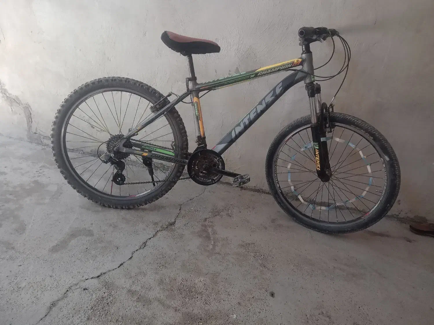 دوچرخه ۲۶|دوچرخه، اسکیت، اسکوتر|سیسخت, |دیوار