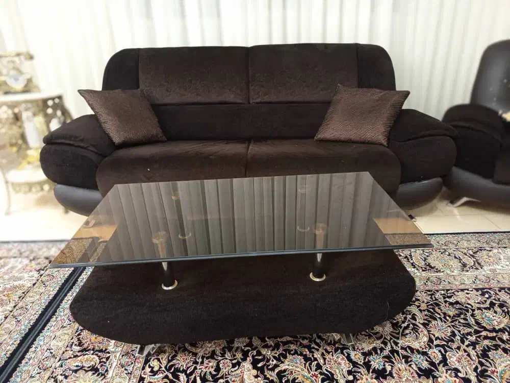 مبل ۴ نفره با جلو مبلی سالم و تمیز بدون فرو رفتگی|مبلمان خانگی و میز عسلی|کلاردشت, |دیوار