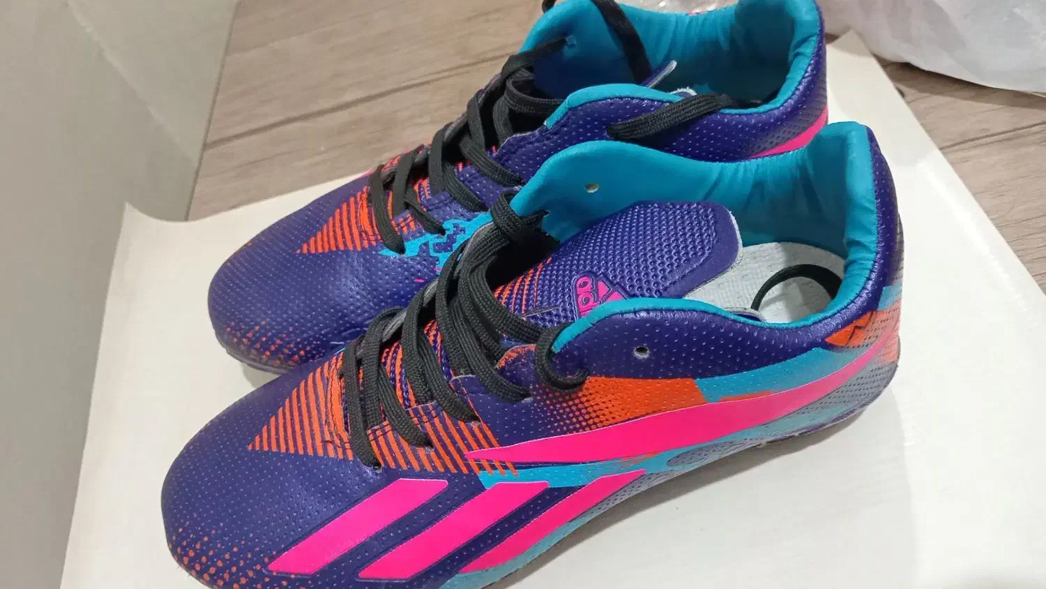 کتونی استوک مناسب زمین چمن ۱۳ میخ|کیف، کفش، کمربند|هشتگرد, شهرک پارسیان|دیوار