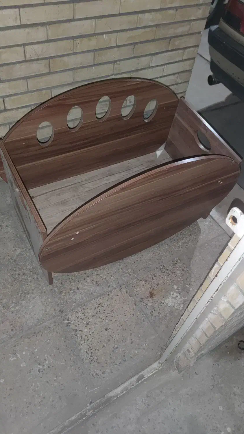 گهواره کودک چوبی|تخت و صندلی بچه|اصفهان, خواجه عمید|دیوار