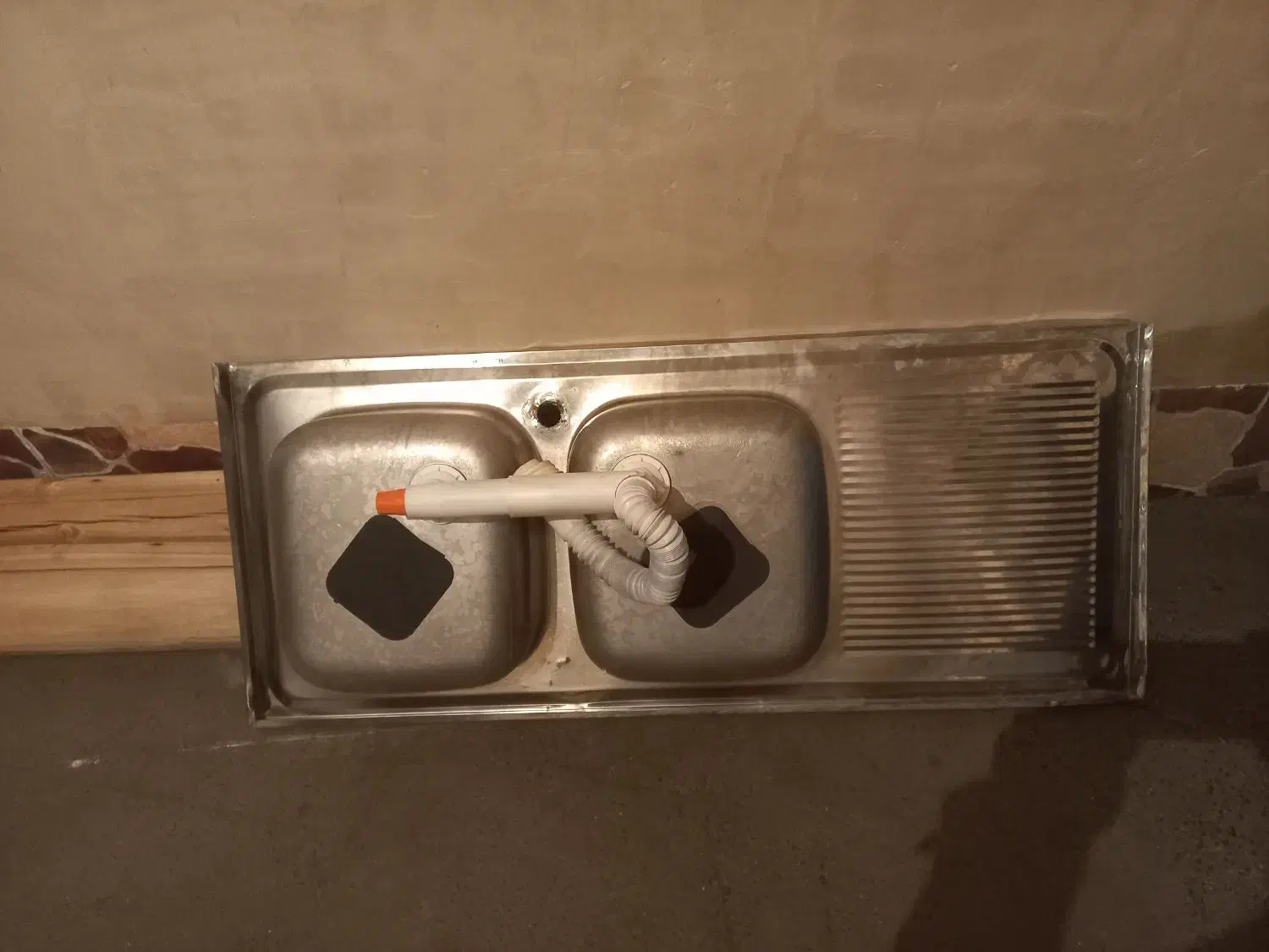 سینگ دولنگه|آب‌چکان و نظم‌دهنده ظروف|سلماس, |دیوار