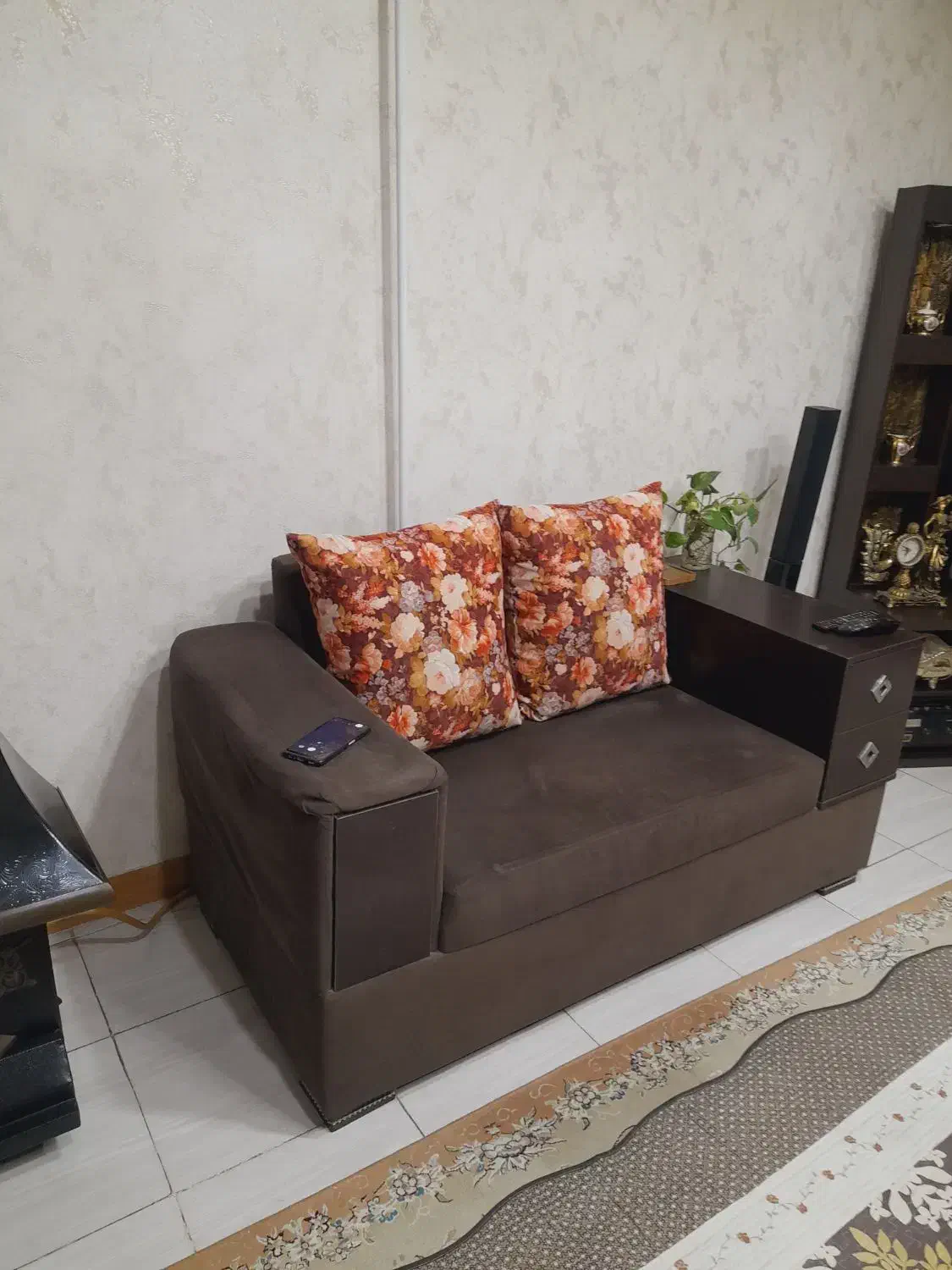 مبل دونفره کاملا سالم|مبلمان خانگی و میز عسلی|رشت, کوی فکوری|دیوار