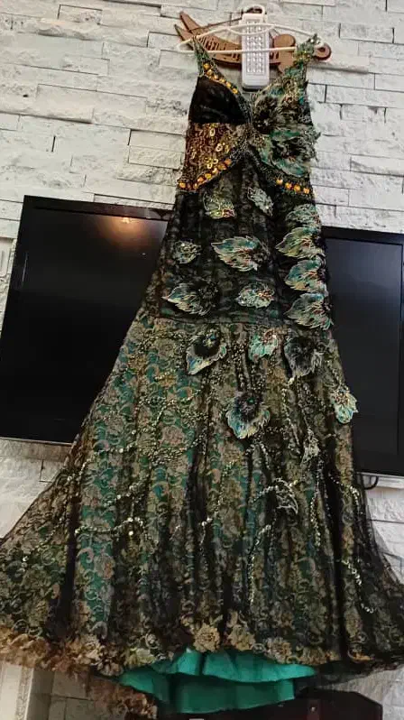 لباس مجلسی|لباس|قم, مسجد امام حسن|دیوار