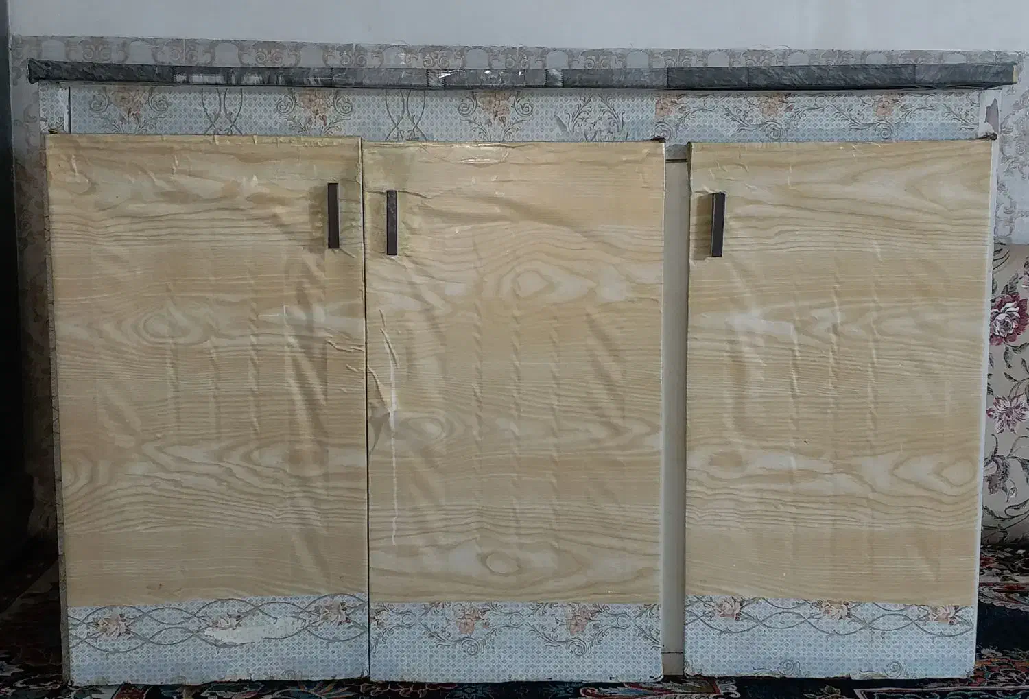 کابینت ۳ در و ساعت تاجدار برنز|کتابخانه، شلف، قفسه‌های دیواری|اندیمشک, |دیوار