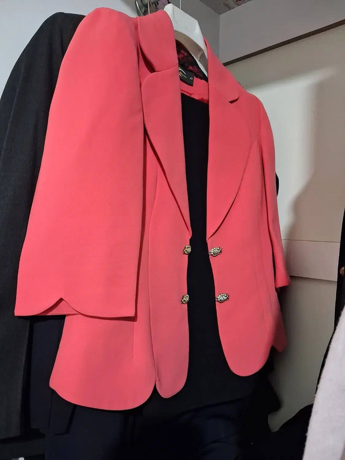 کت دامن|لباس|کنگاور, |دیوار