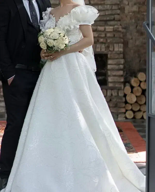 لباس عروس|لباس|ری, جوانمرد قصاب|دیوار