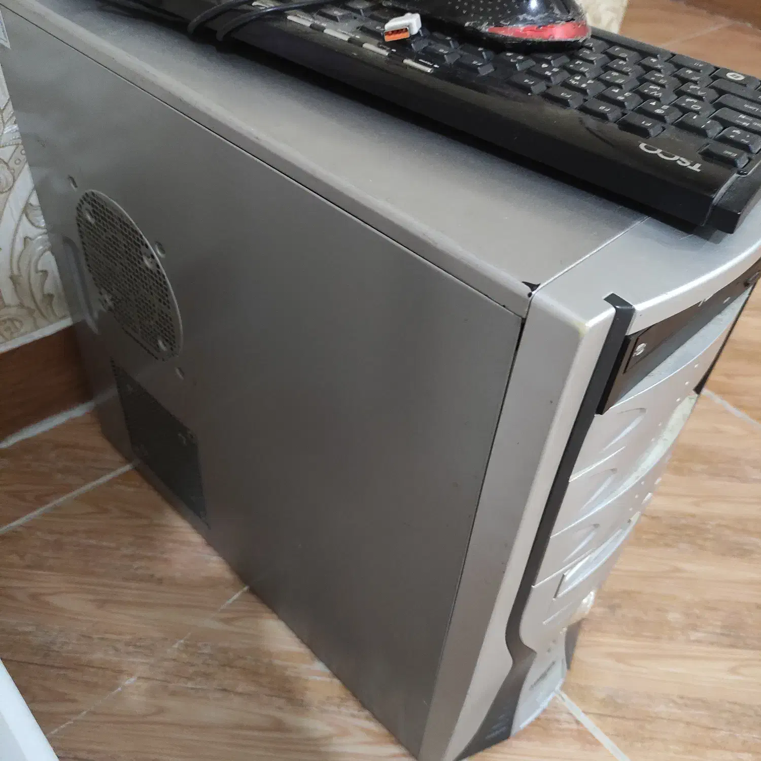 کامپیوتر دست دو|رایانه رومیزی|رشت, سیا اسطلخ|دیوار