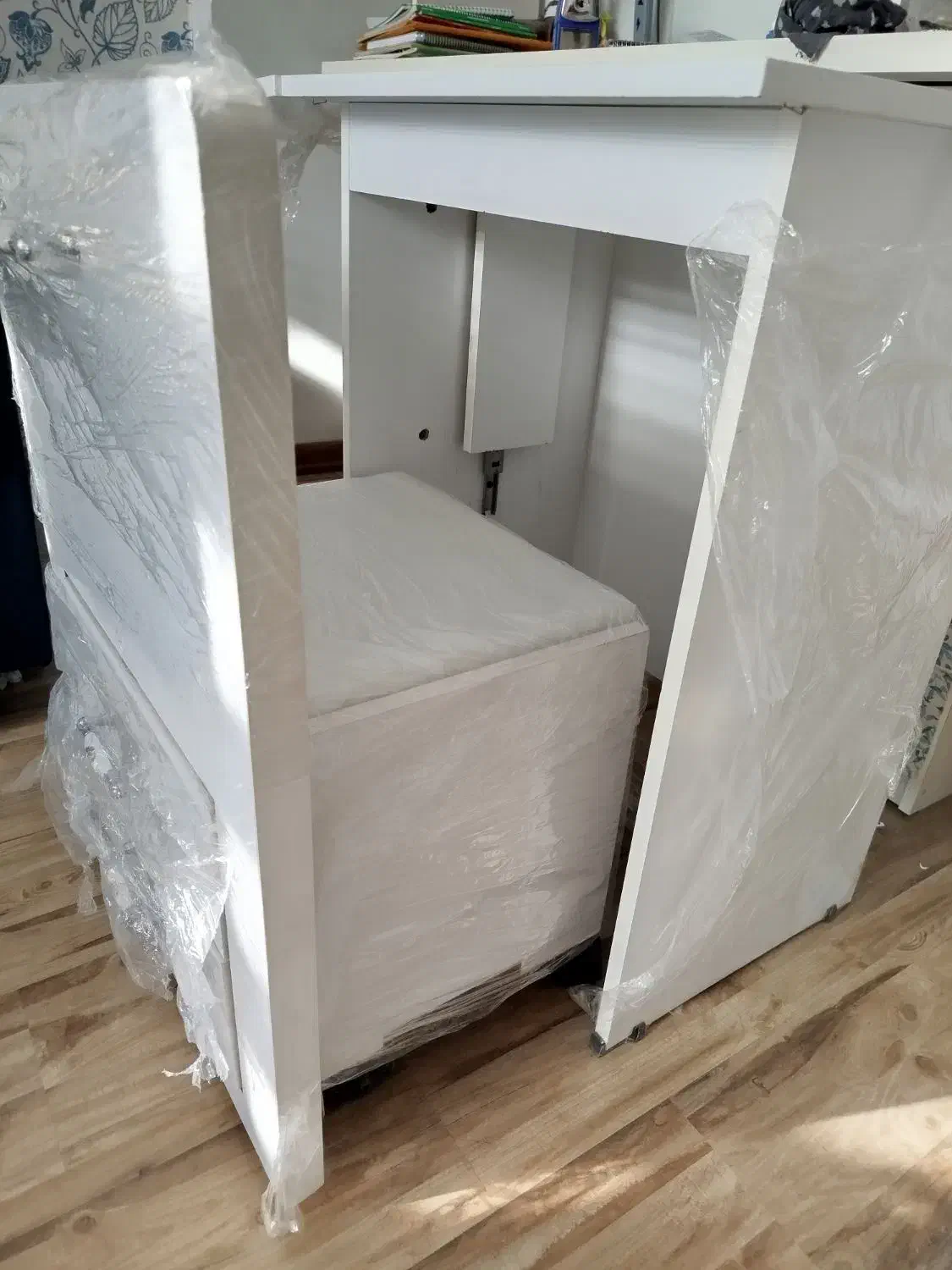 میز چرخ خیاطی|مبلمان خانگی و میز عسلی|نیشابور, شهرک بهداری|دیوار