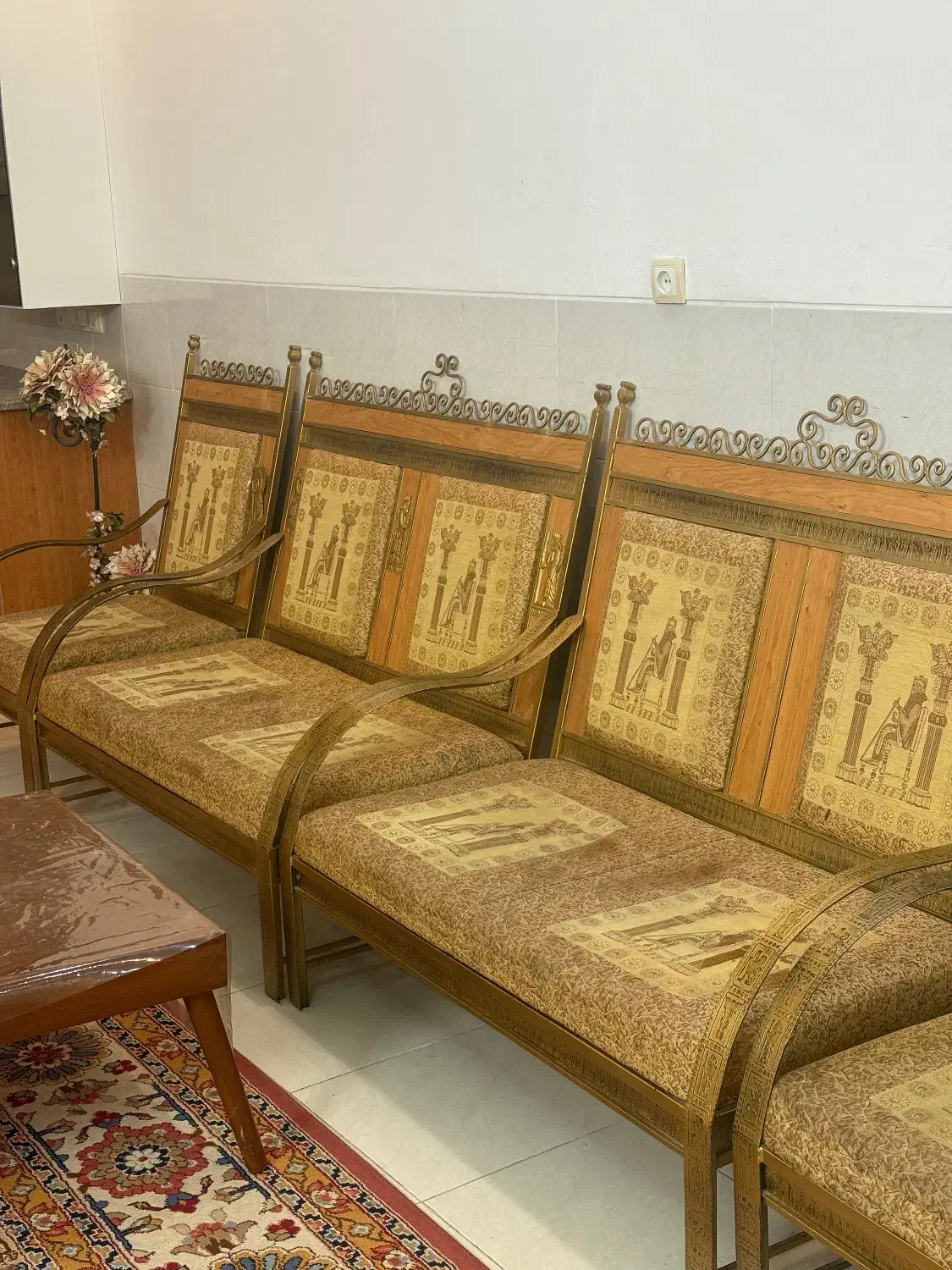 مبل هخامنشی ۶نفره تمیز|مبلمان خانگی و میز عسلی|یزد, |دیوار