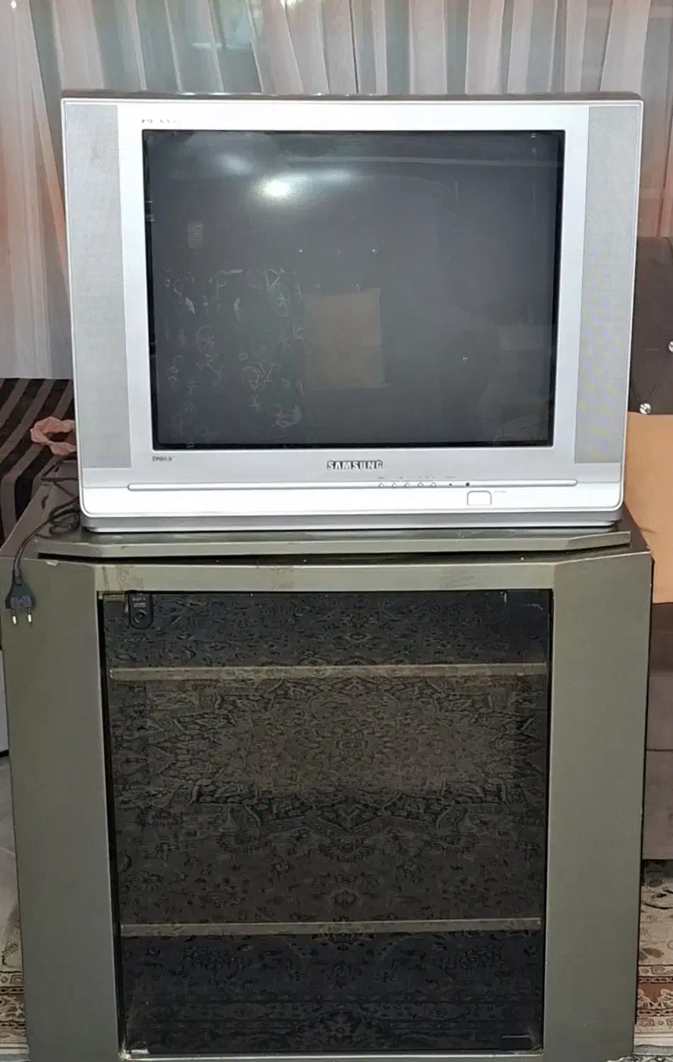 تلویزیون ۲۴ اینچ سامسونگ و میز|تلویزیون و پروژکتور|محمودآباد, |دیوار