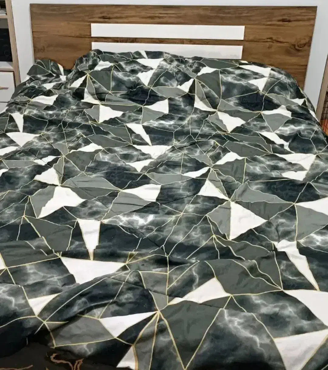 اجاره کوتاه مدت|اجارهٔ کوتاه‌مدت آپارتمان و سوئیت|اصفهان, باغ فدک|دیوار