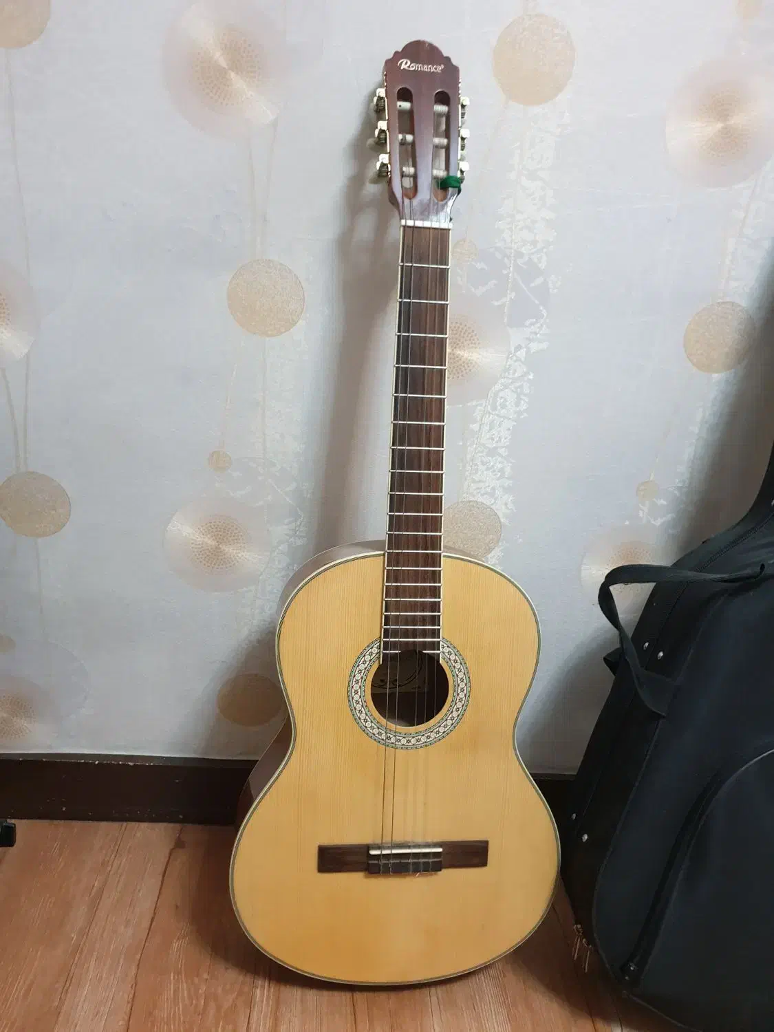 گیتار رومنس|گیتار، بیس، امپلیفایر|فولادشهر, A6|دیوار