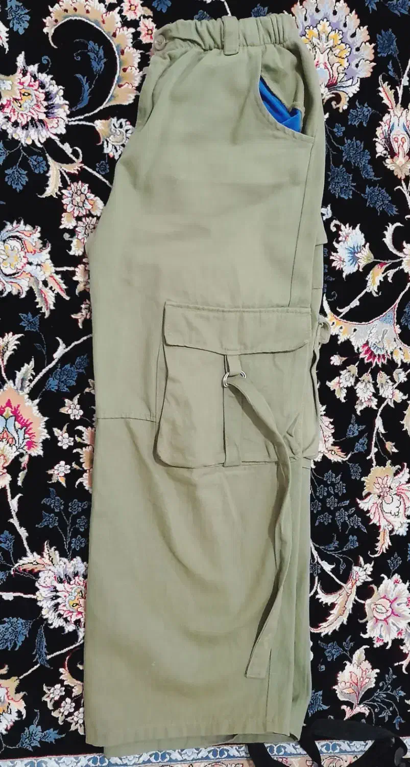 لباس دخترانه|لباس|رباط‌کریم, رباط‌کریم|دیوار