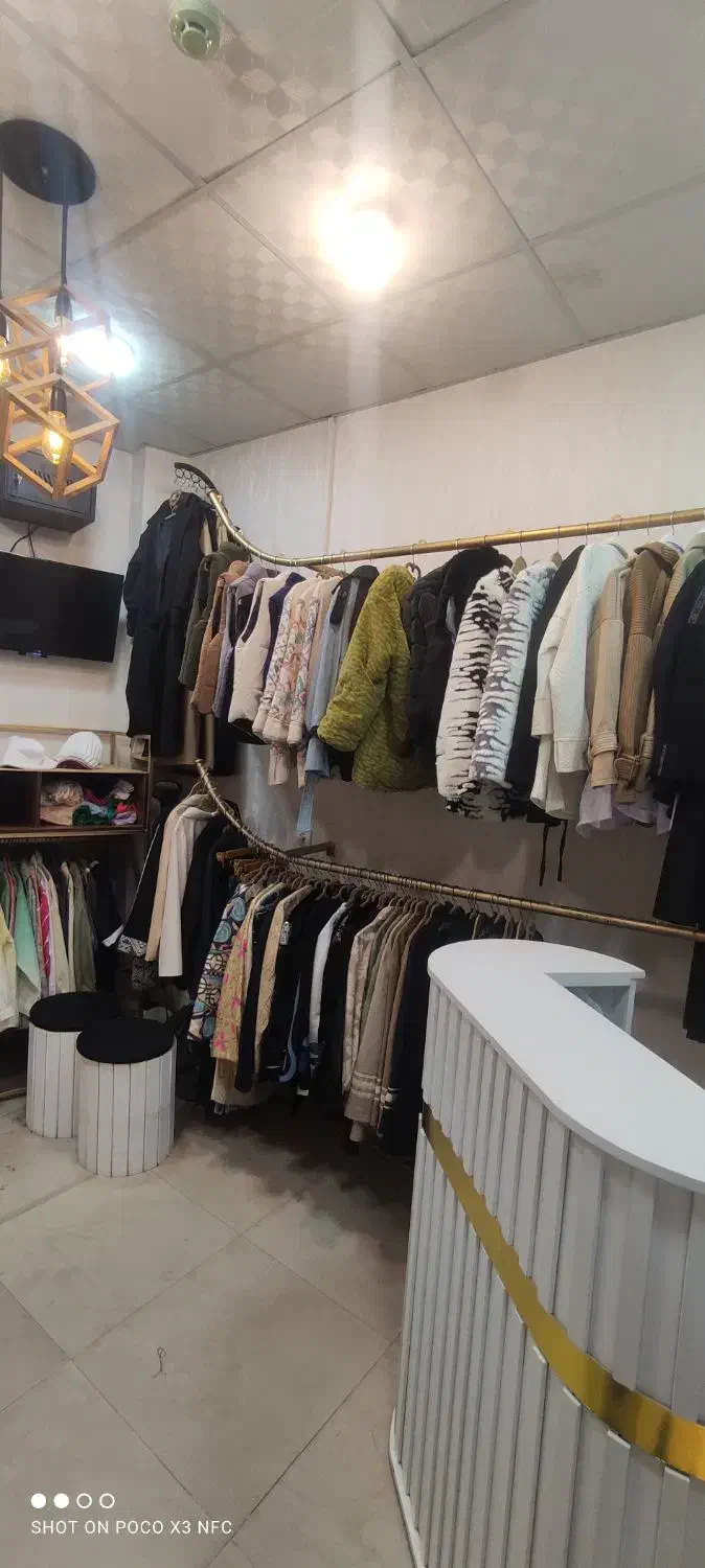 واگذاری بوتیک زنانه با ویترین و اتاق پرو(مغازه)|فروشگاه و مغازه|جهرم, |دیوار