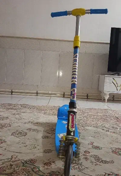 اسکوتر|دوچرخه، اسکیت، اسکوتر|قم, قلعه عموحسین|دیوار