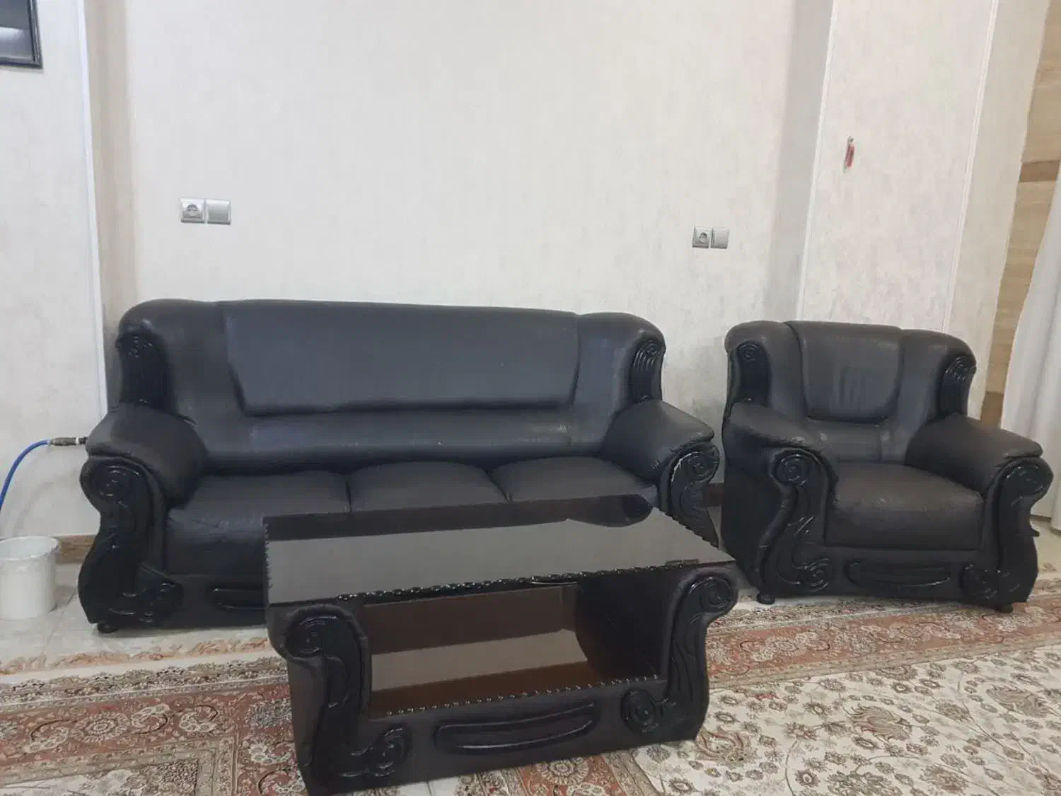 مبل هفت نفره چرم|مبلمان خانگی و میز عسلی|خمینی‌شهر, |دیوار