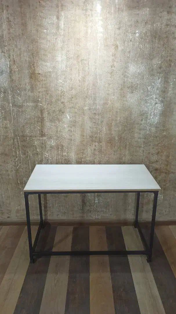 کاج/میز تحریرر یا مطالعه،کار یا کامپیوتر و لب تاب|میز تحریر و کامپیوتر|شیراز, گچی|دیوار