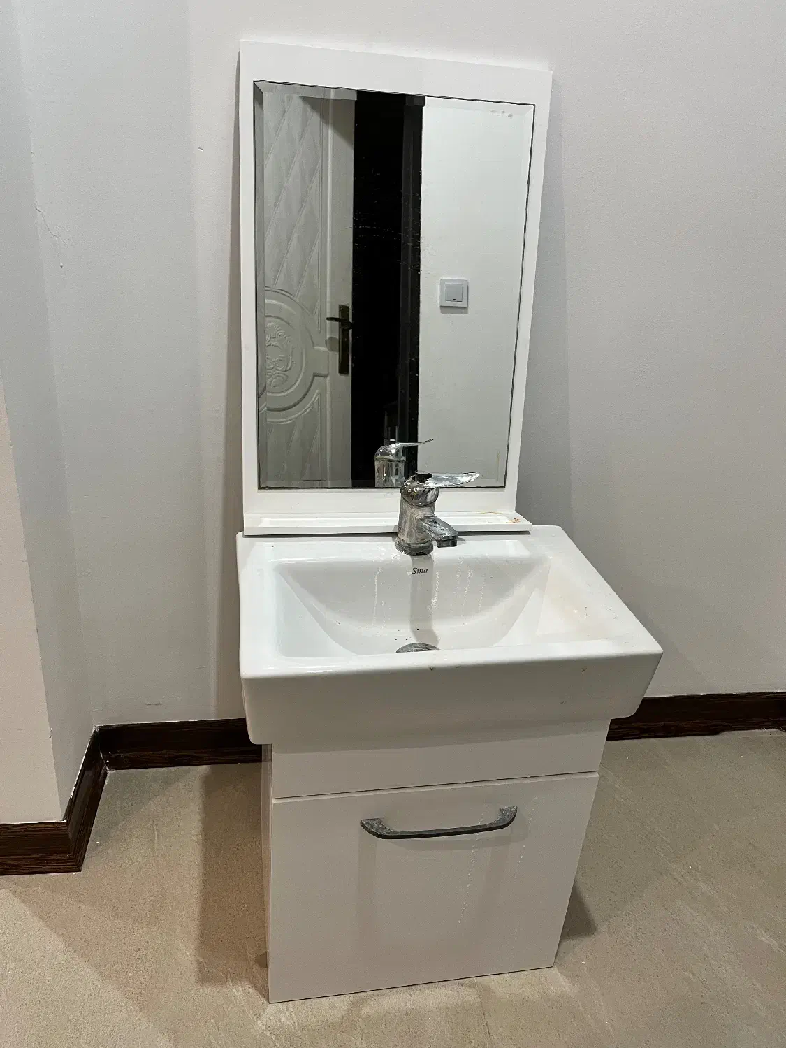 روشویی و آینه|لوازم سرویس بهداشتی|ساری, |دیوار