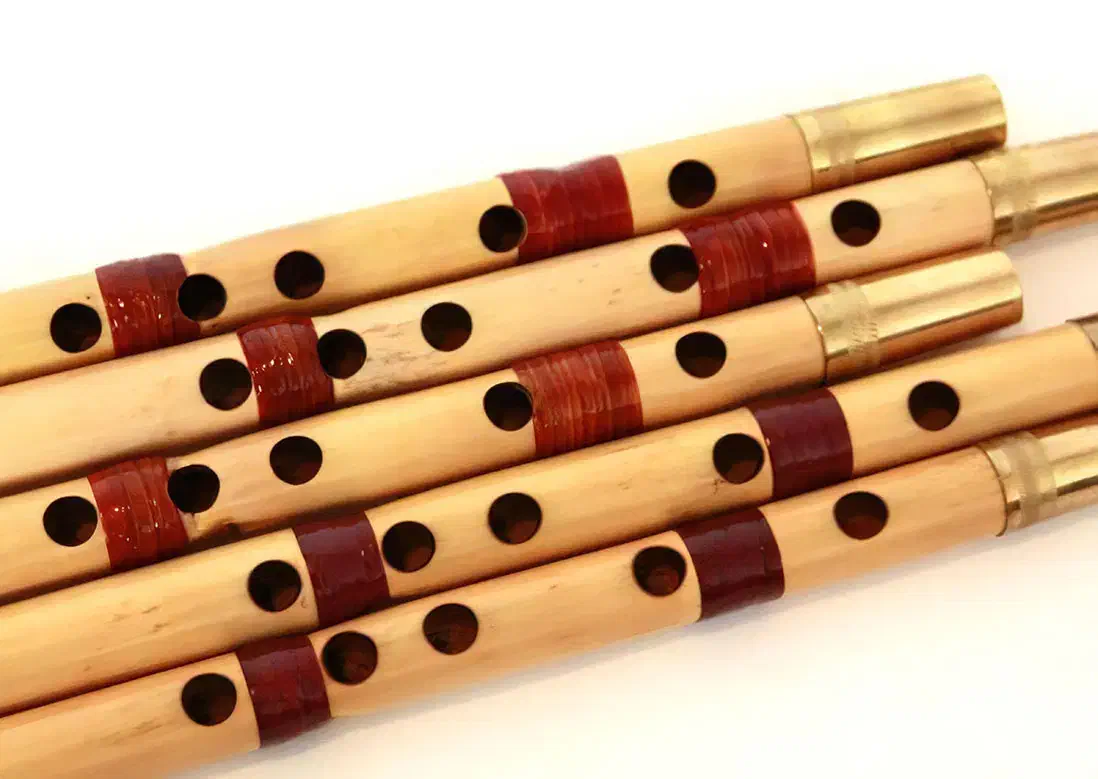 نی هفت بند|سازهای سنتی|رباط‌کریم, رباط‌کریم|دیوار