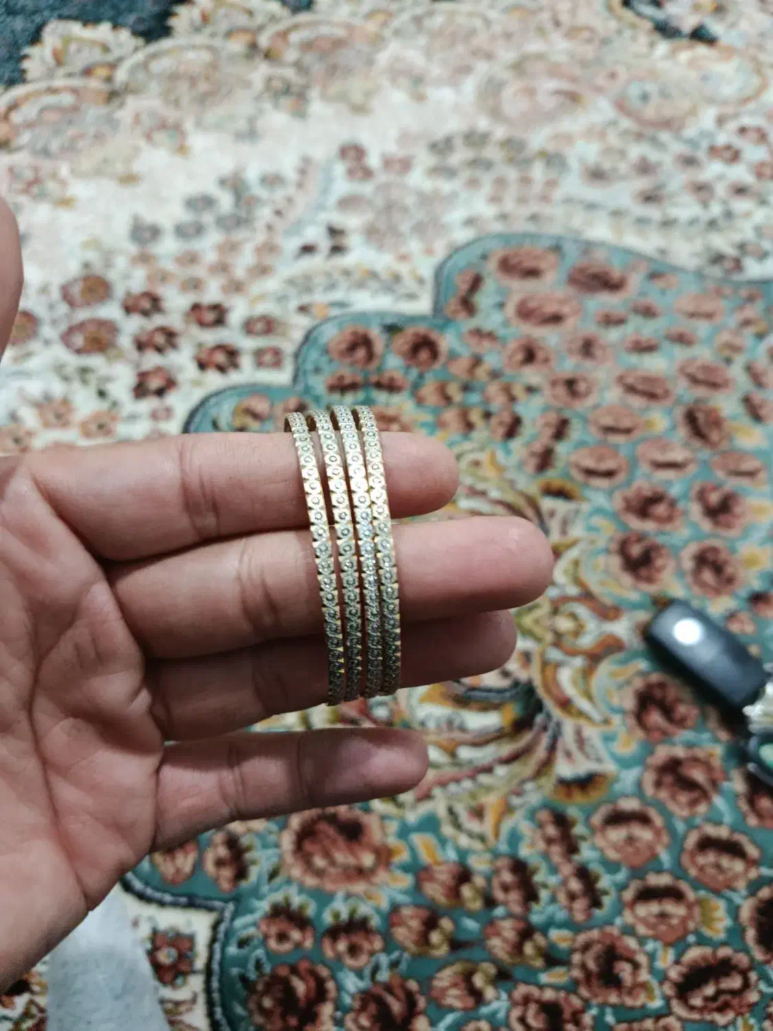 طلا النگو و دستبند|جواهرات|کاشان, باغ ماجد|دیوار