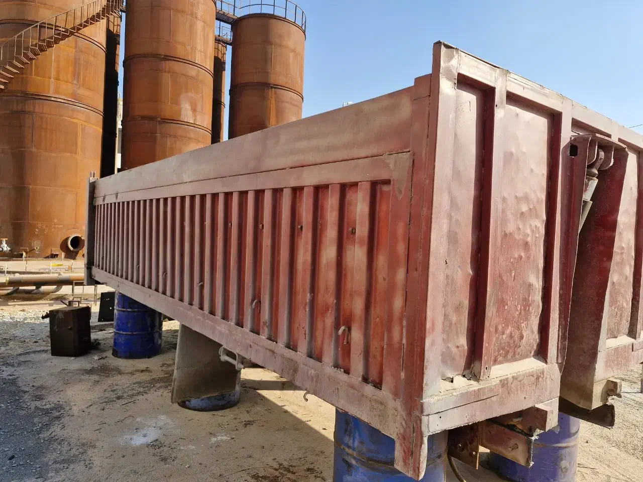 اتاق کمپرسی ده چرخ سالم|قطعات یدکی و لوازم جانبی|اشتهارد, |دیوار