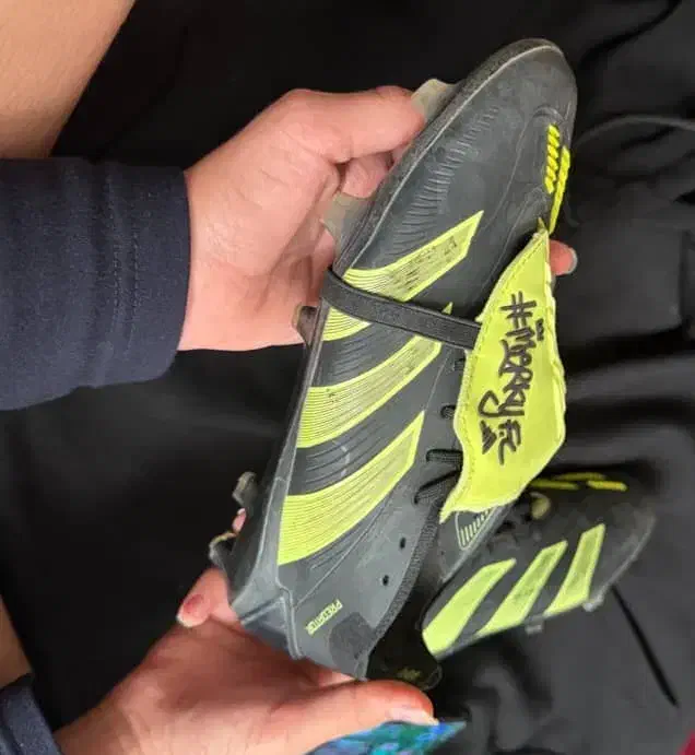 کفش فوتبالی۰|کیف، کفش، کمربند|کازرون, |دیوار