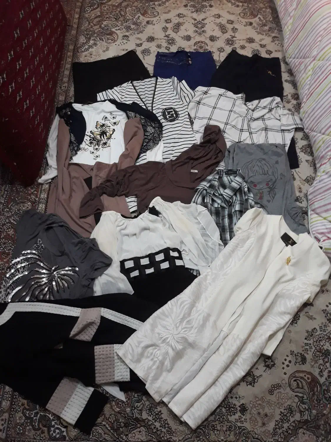 لباس|لباس|مشهد, عامل|دیوار