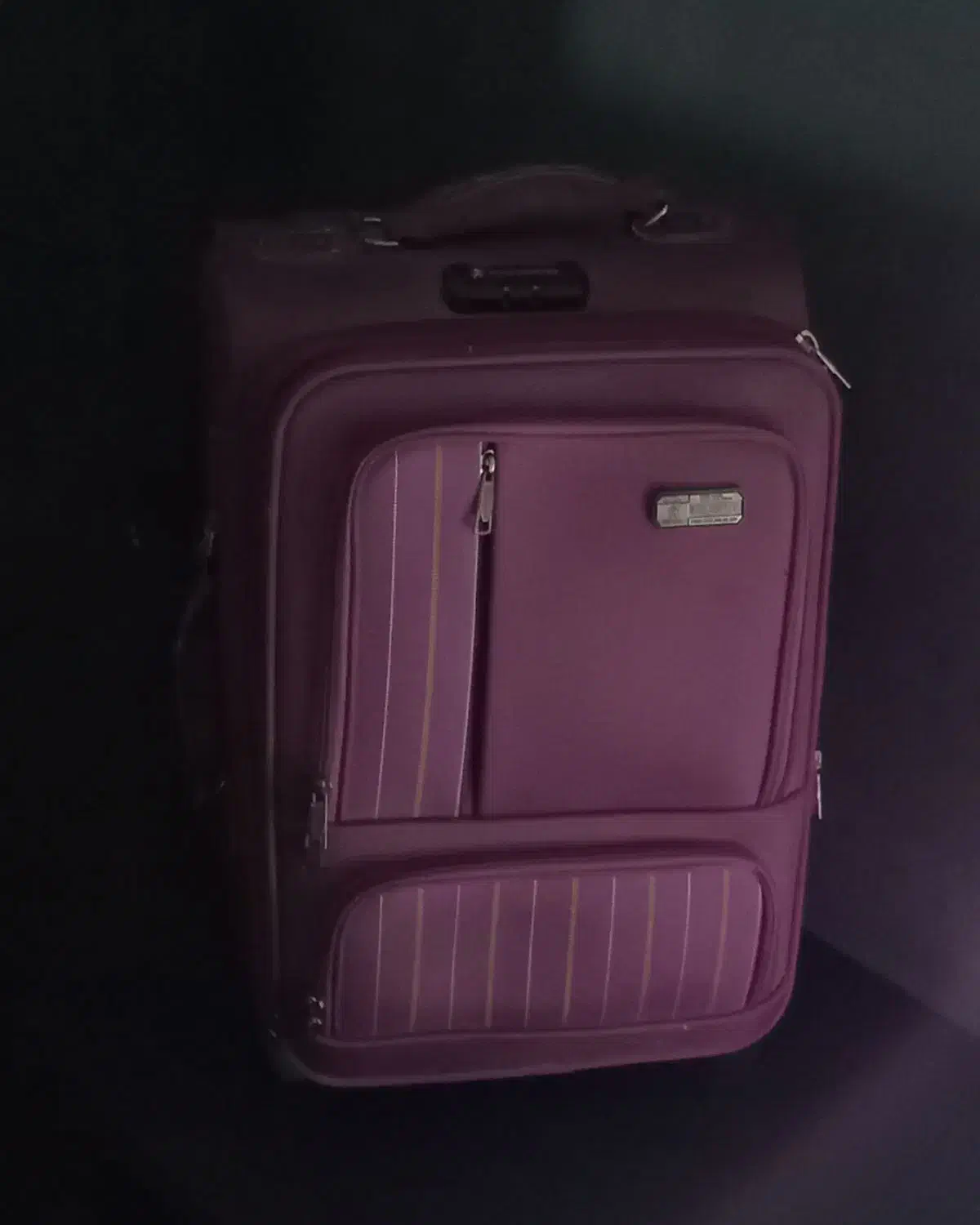 چمدان برزنتی|کیف، کفش، کمربند|اهواز, کوی سعدی|دیوار