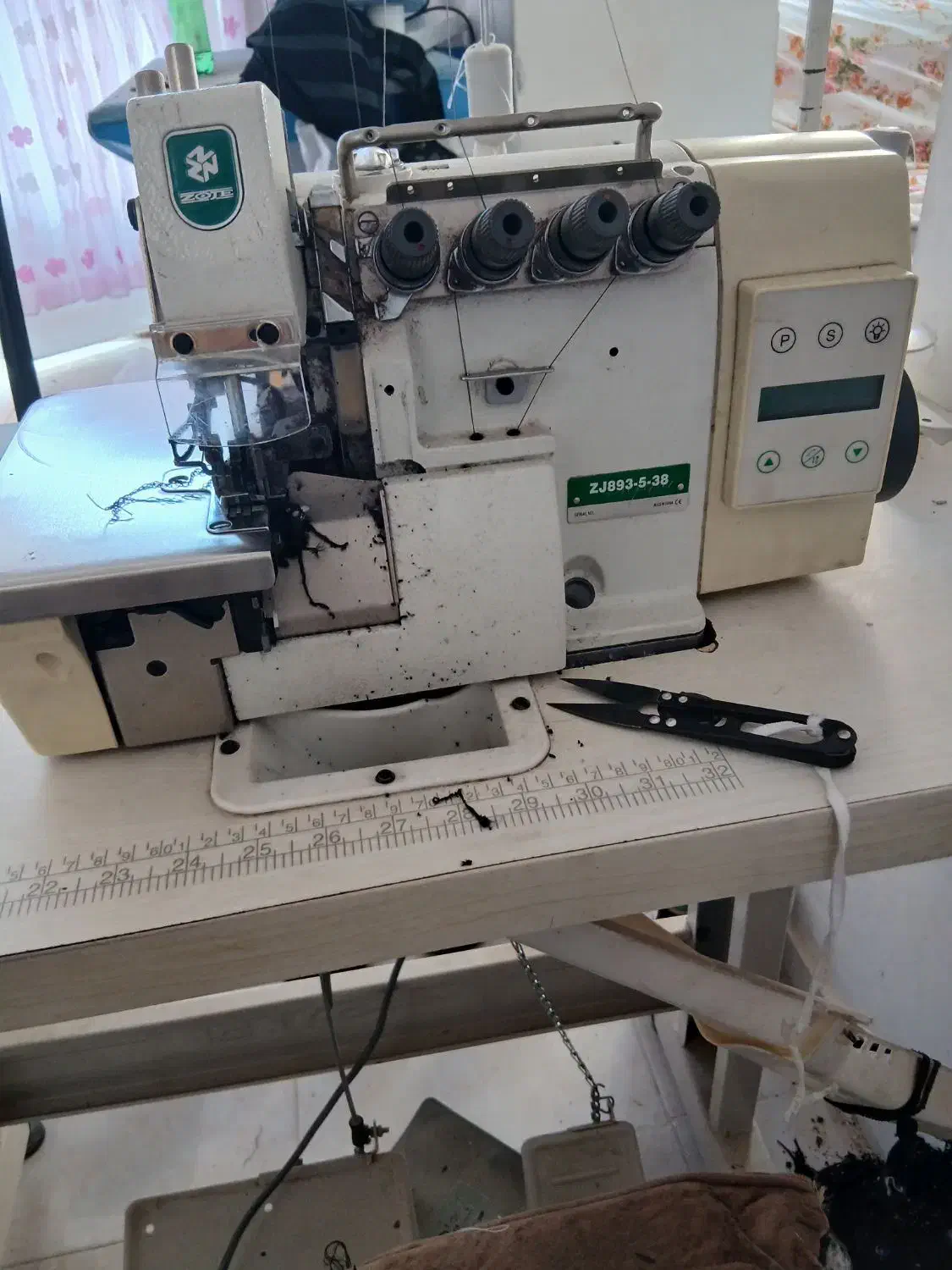 چرخ خیاطی پنج نخ|چرخ خیاطی و ریسندگی|یزد, |دیوار