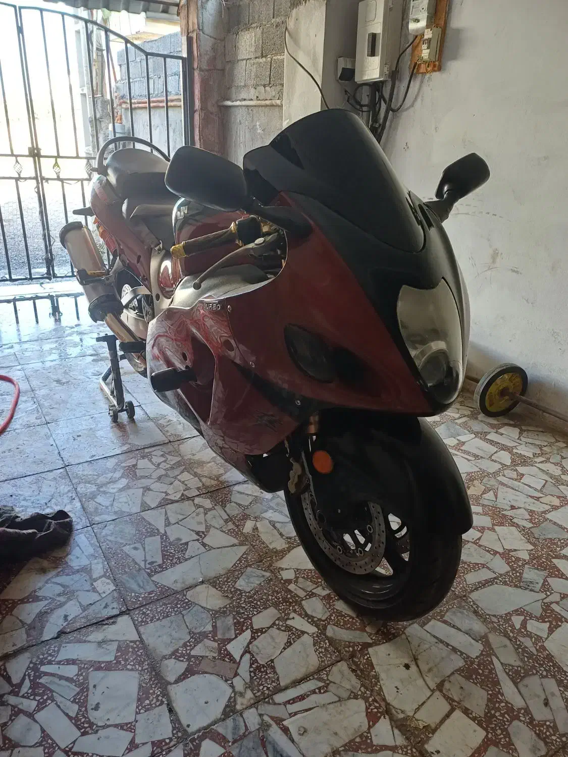 سوزوکی هایابوسا|موتورسیکلت|نور, |دیوار