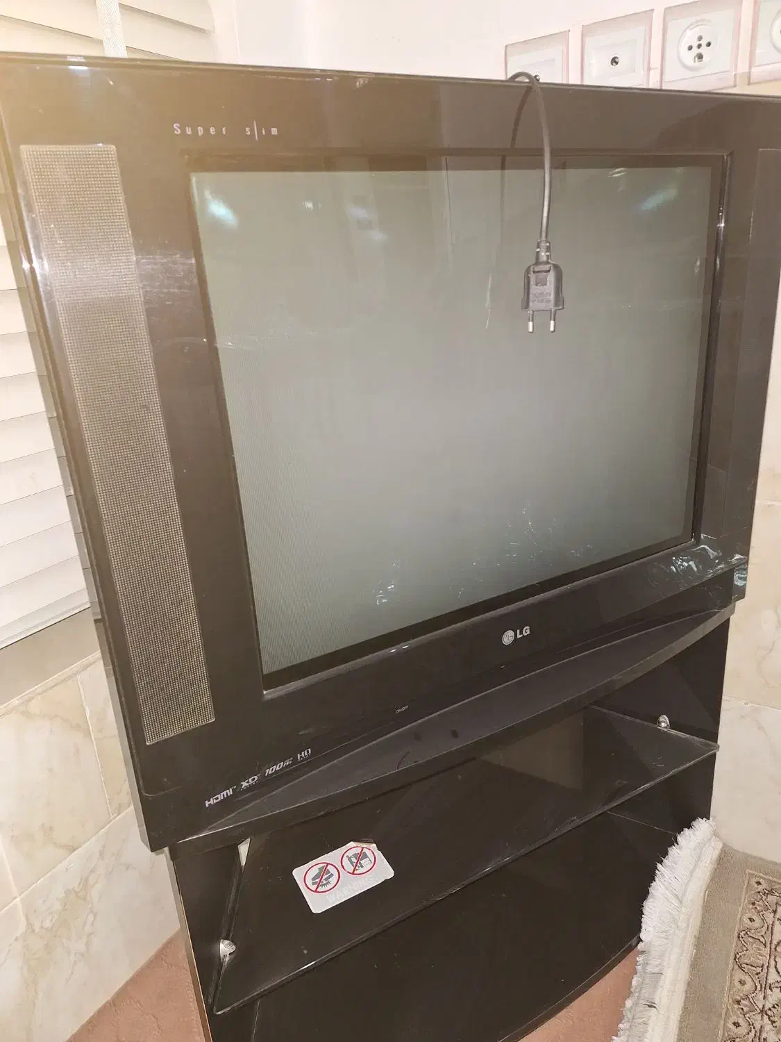 تلوزیون ۲۹ اینچ ال جی|تلویزیون و پروژکتور|زارچ, |دیوار