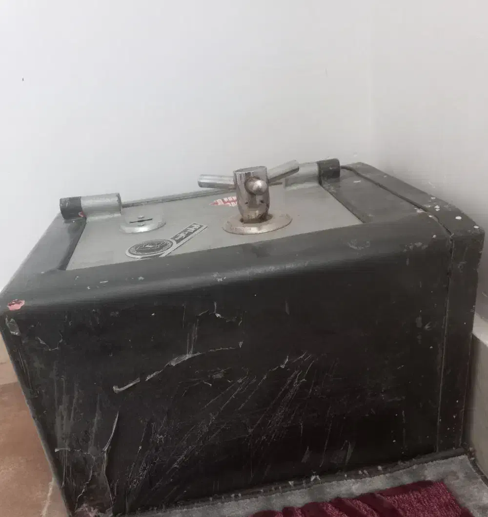 گاوصندوق تمیز|ابزارآلات|قرچک, میرزائی جنوبی|دیوار