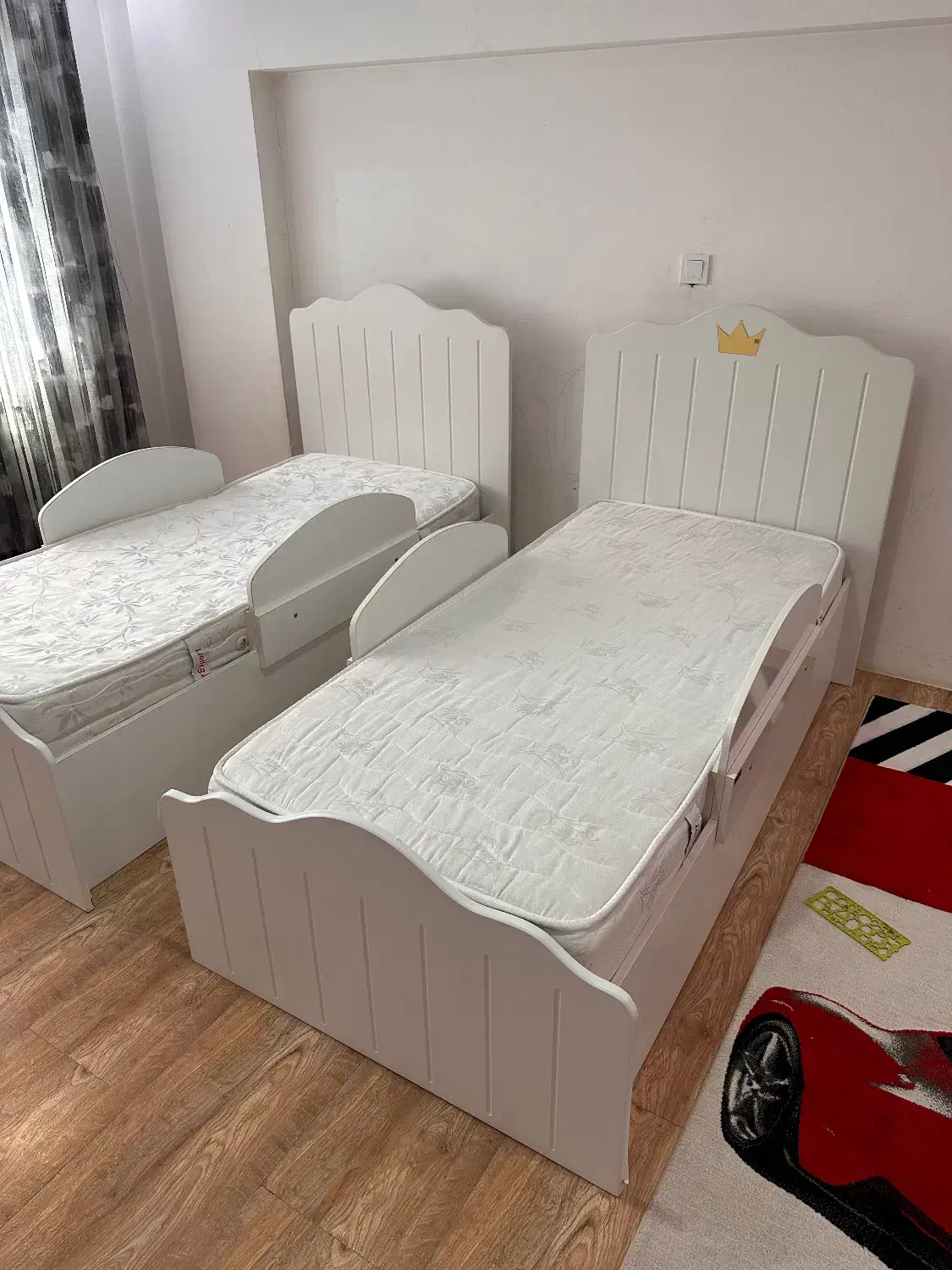 تخت خواب|تخت و سرویس خواب|آشخانه, |دیوار